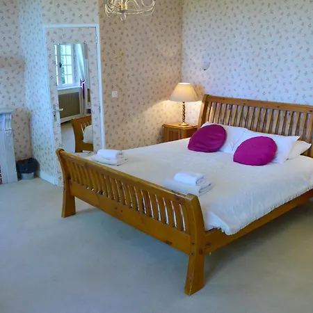 לינה וארוחת בוקר Chateau Du Puits Es Pratx 3*