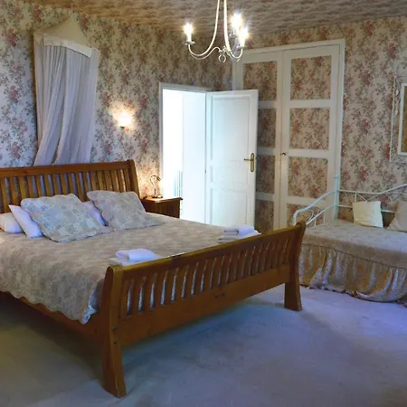 Chateau Du Puits Es Pratx לינה וארוחת בוקר 3*