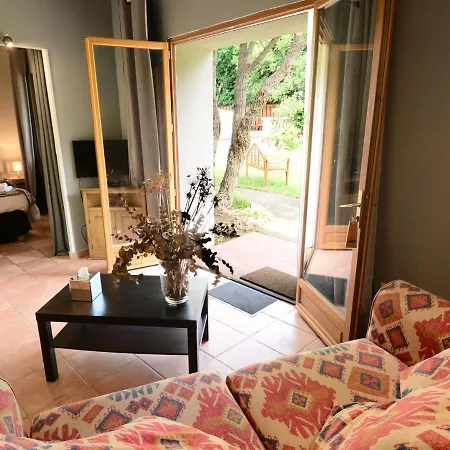 לינה וארוחת בוקר Chateau Du Puits Es Pratx 3*