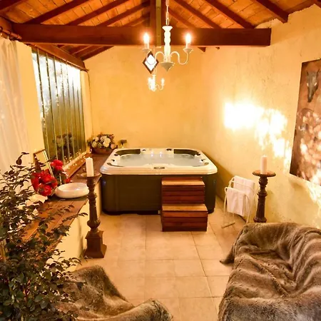 לינה וארוחת בוקר Chateau Du Puits Es Pratx 3*