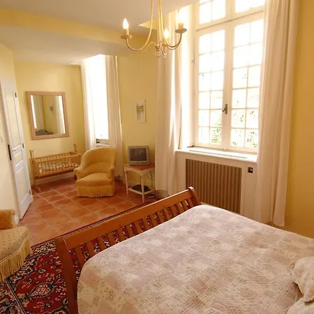 Chateau Du Puits Es Pratx לינה וארוחת בוקר Ginestas