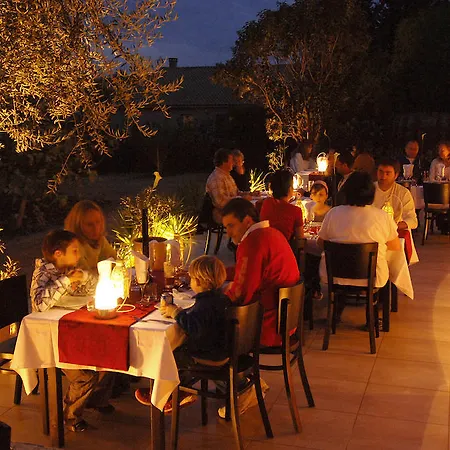 לינה וארוחת בוקר Chateau Du Puits Es Pratx