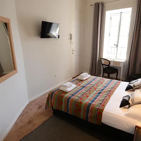 Chateau Du Puits Es Pratx לינה וארוחת בוקר