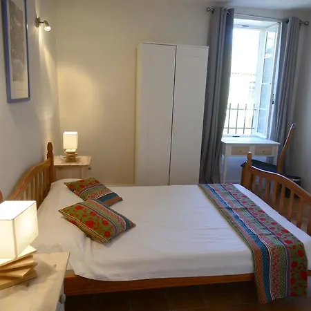 לינה וארוחת בוקר Chateau Du Puits Es Pratx Ginestas