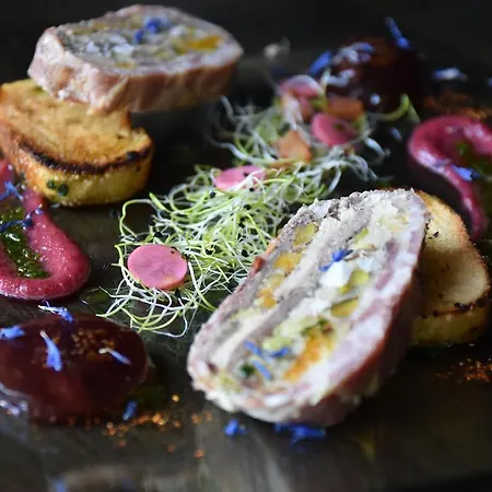 לינה וארוחת בוקר Chateau Du Puits Es Pratx 3*