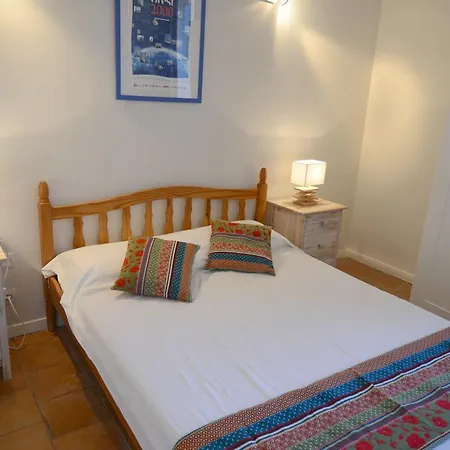 Chateau Du Puits Es Pratx לינה וארוחת בוקר 3*