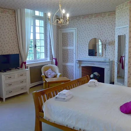 Chateau Du Puits Es Pratx לינה וארוחת בוקר Ginestas