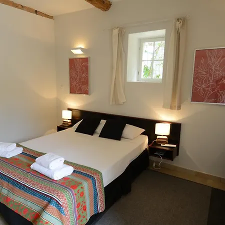 Chateau Du Puits Es Pratx לינה וארוחת בוקר Ginestas