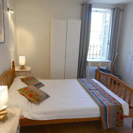 לינה וארוחת בוקר Chateau Du Puits Es Pratx