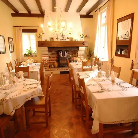 Chateau Du Puits Es Pratx 3*